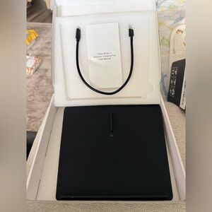 Tesla Wireless Charging Pad - Black Tesla model 3